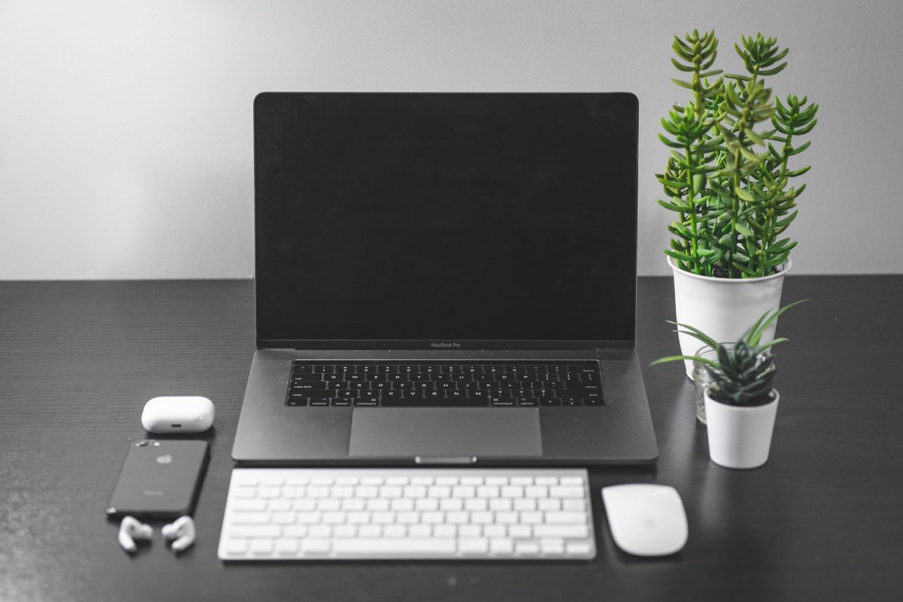 A workspace that stays tidy